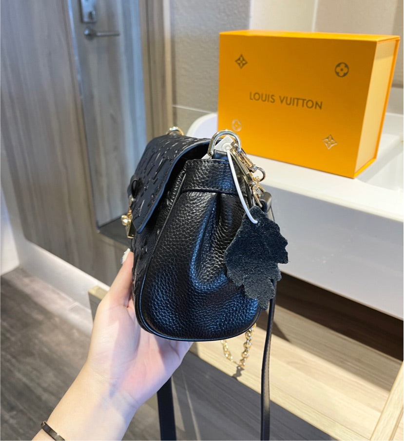 New LV a woman handbag