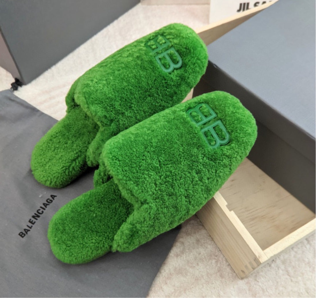 Comfy Balenciaga house shoe