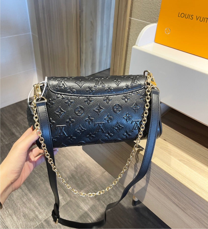 New LV a woman handbag