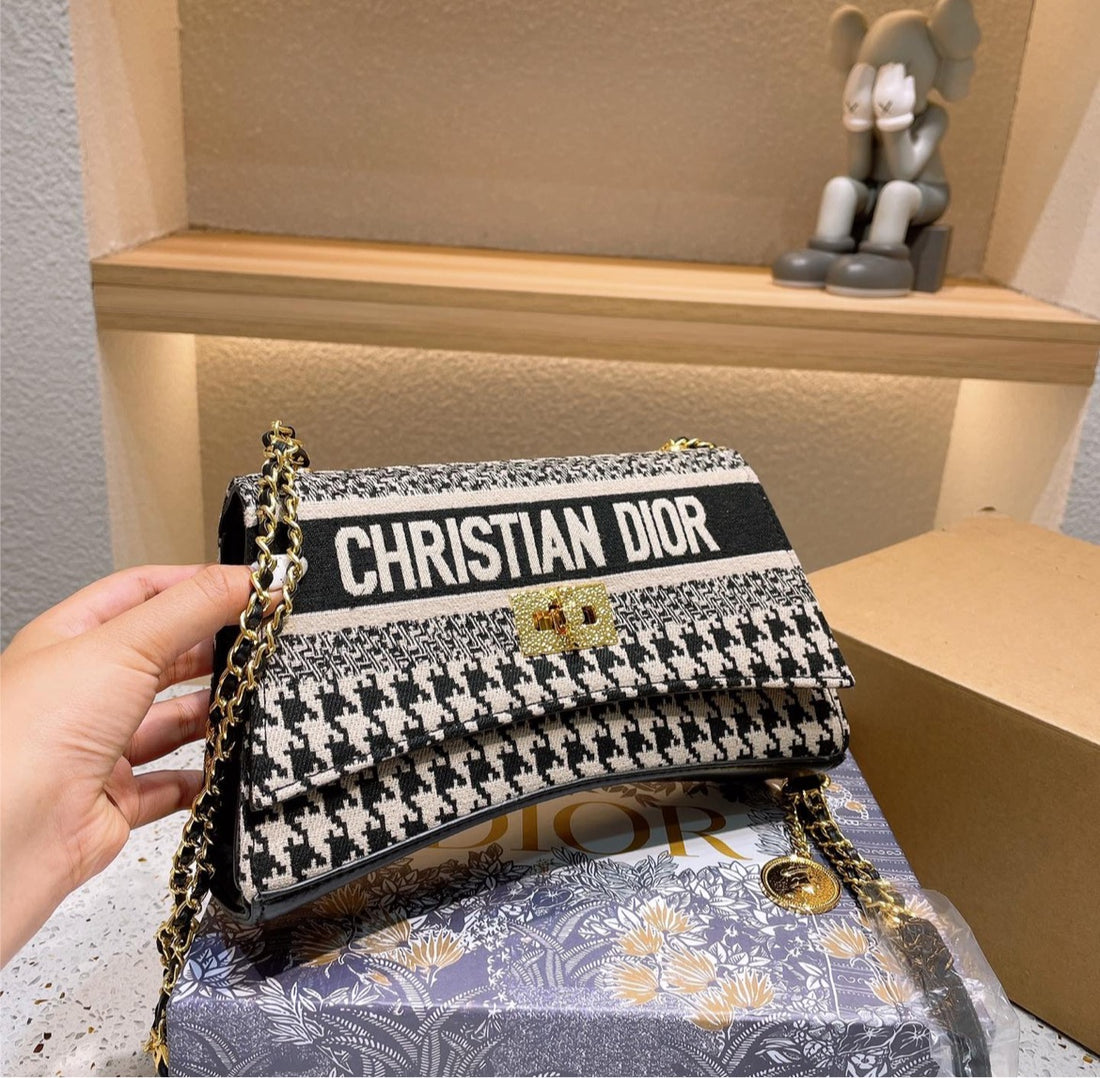 Dior woman shoulder handbag