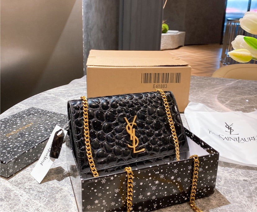 New woman YSL black/gold shoulder handbag