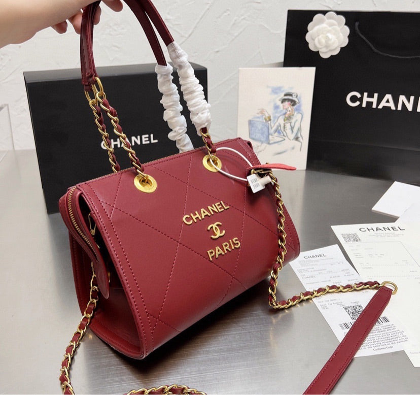 Chanel woman shoulder bag