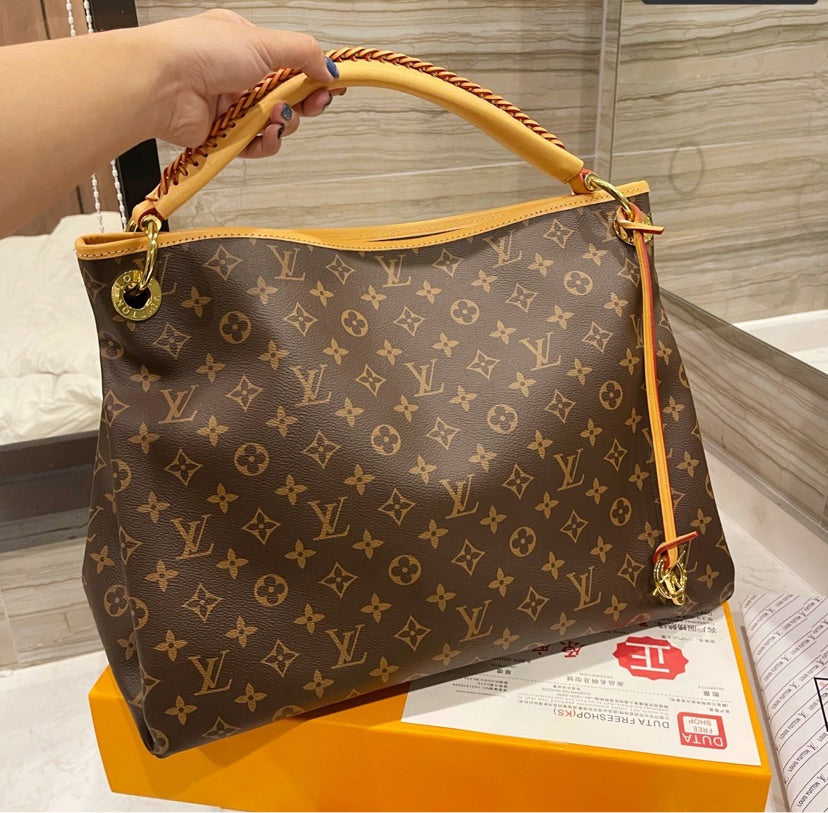 Large LV a woman handbag