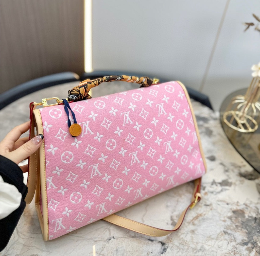 New Louis V woman shoulder handbag