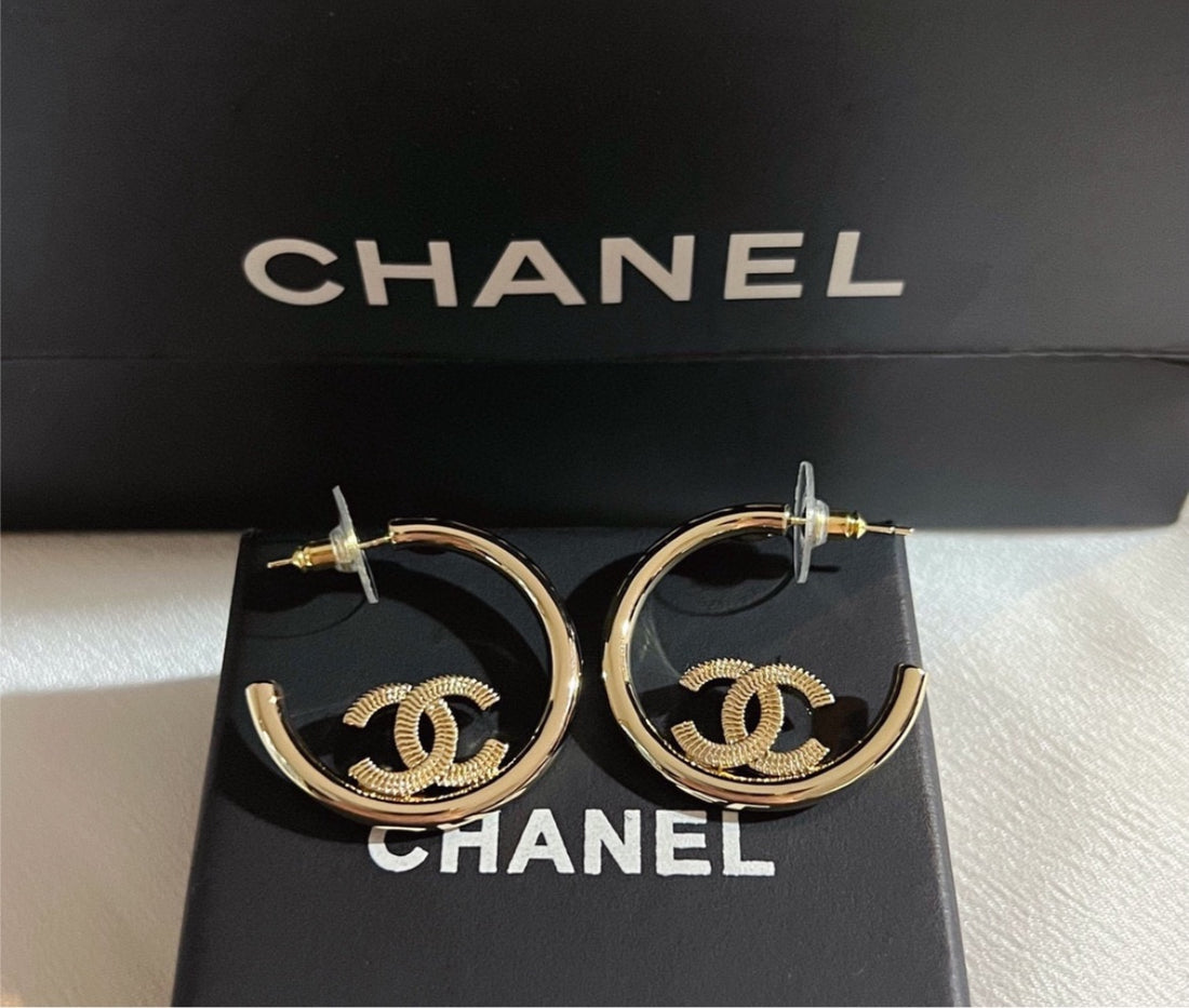 Chanel hoop new woman earring