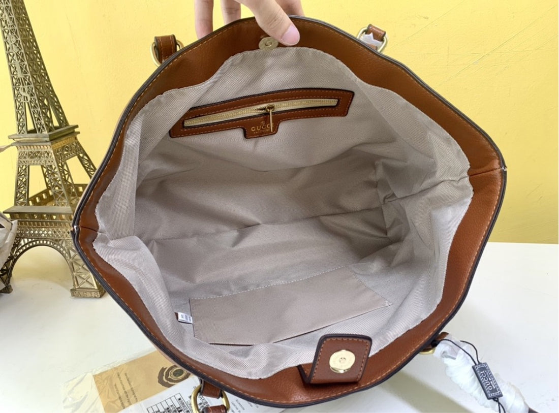 Woman Gucci large shoulder handbag