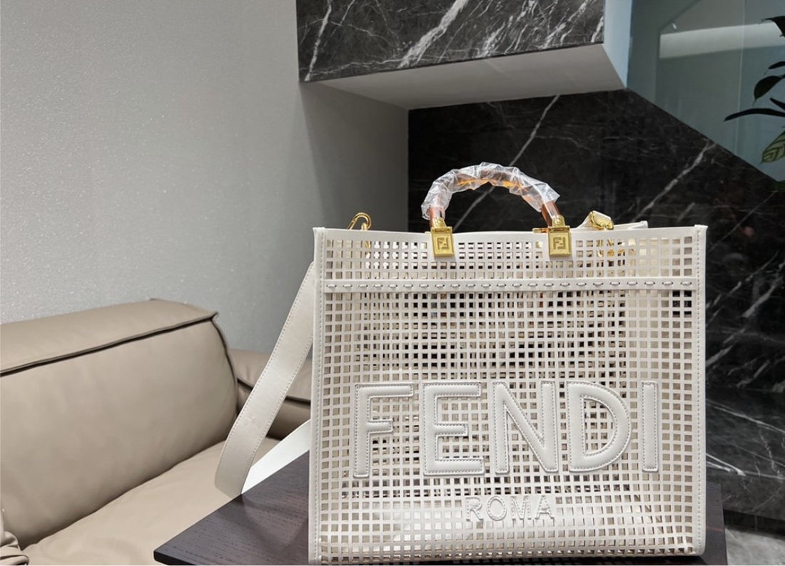 New woman Fendi shoulder bag