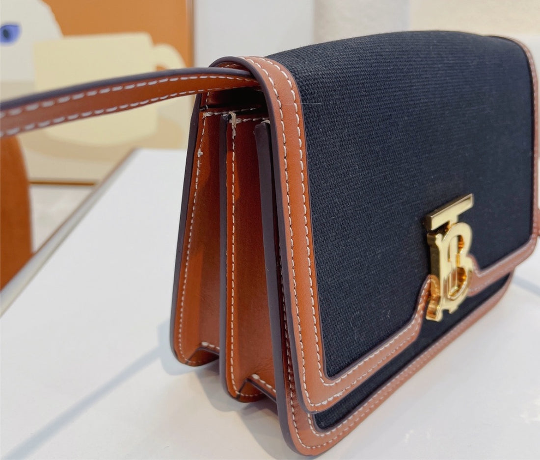 New burberry woman crossbody