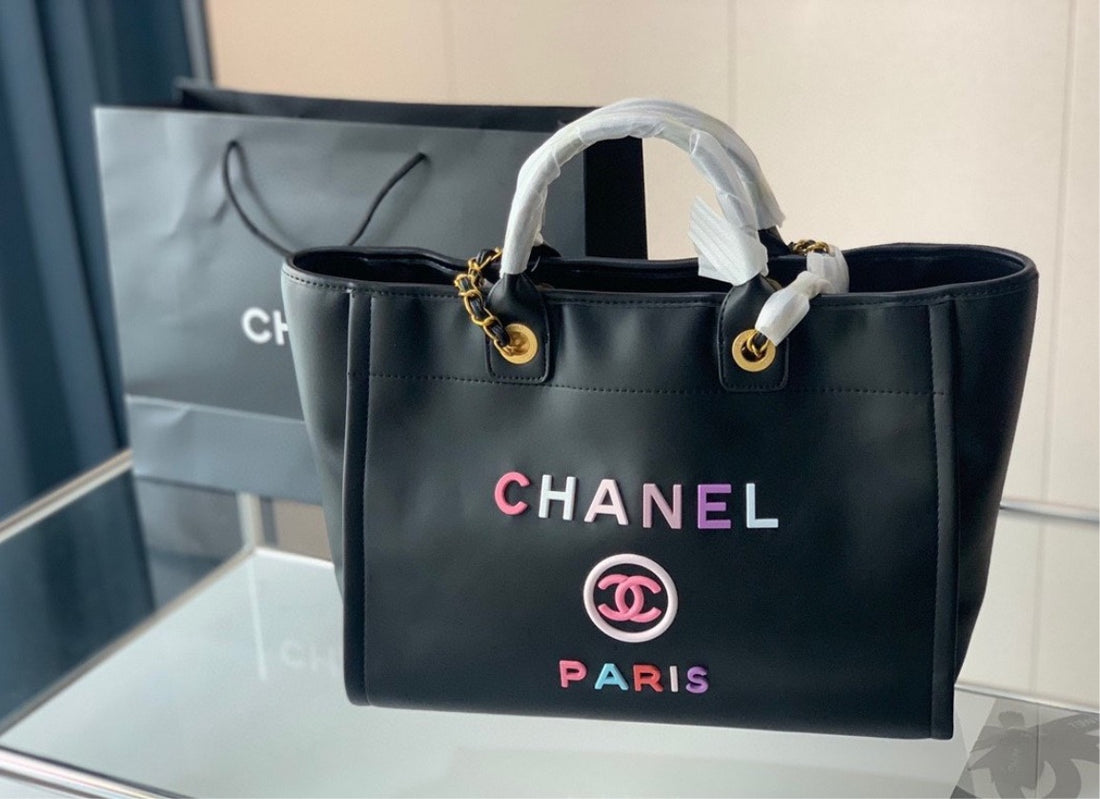 New woman Chanel shoulder handbag