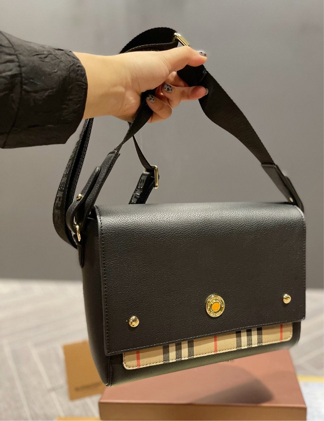 Burberry woman shoulder handbag