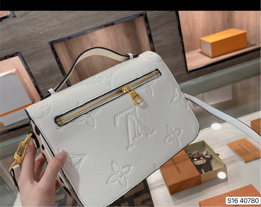 Woman leather LV shoulder handbag