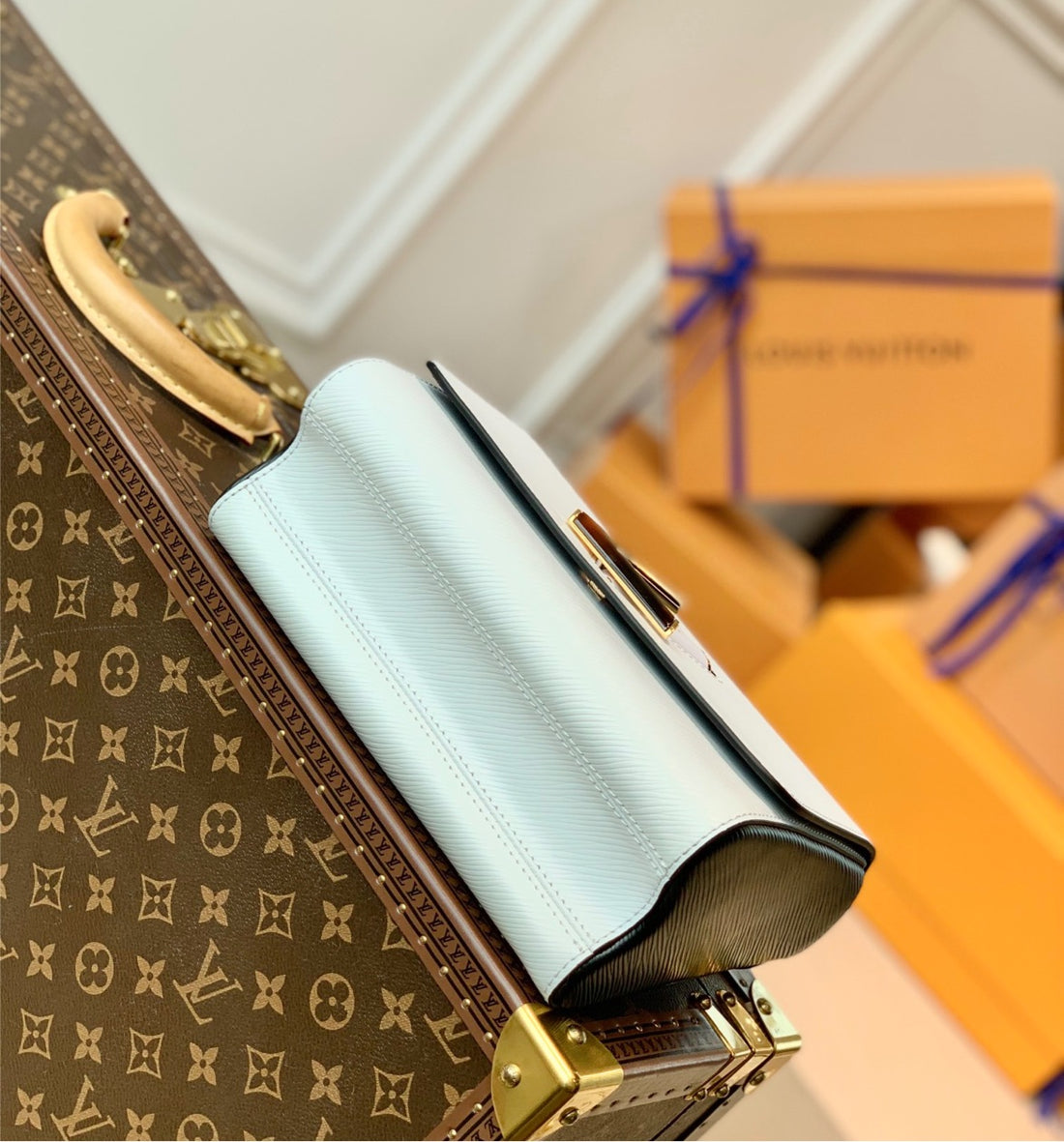 New LV woman shoulder bag
