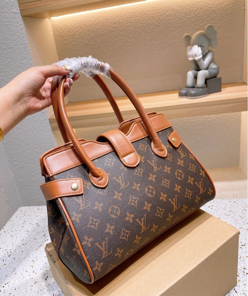 LV woman shoulder handbag