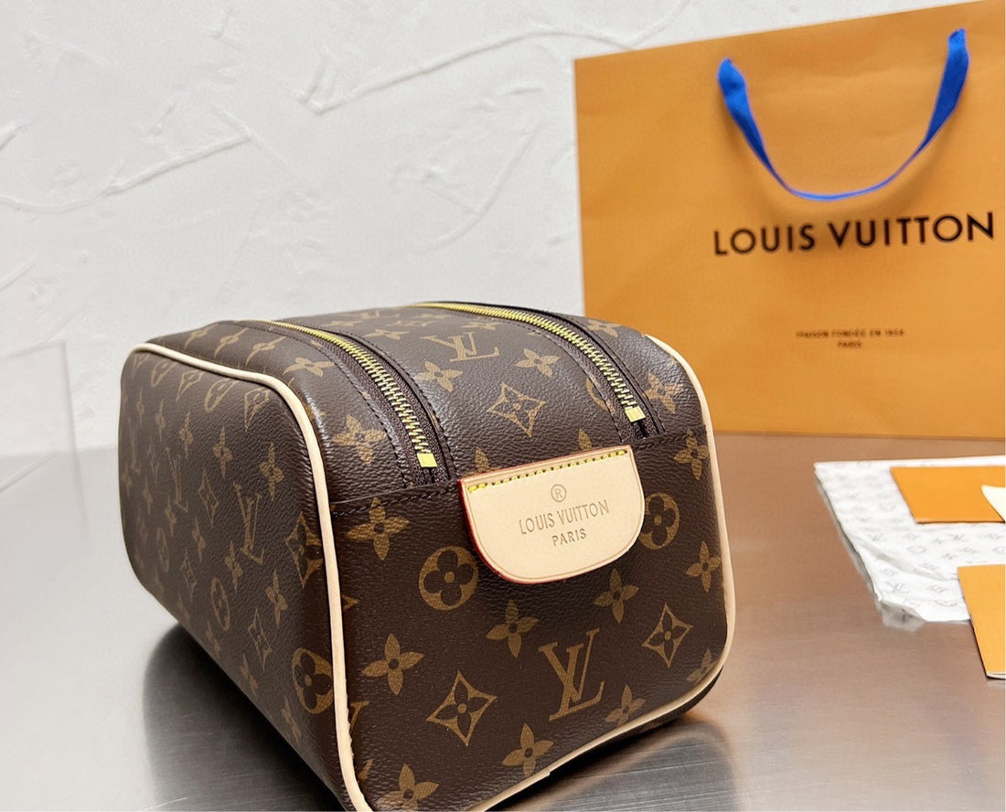 New LV makeup bag 2pc