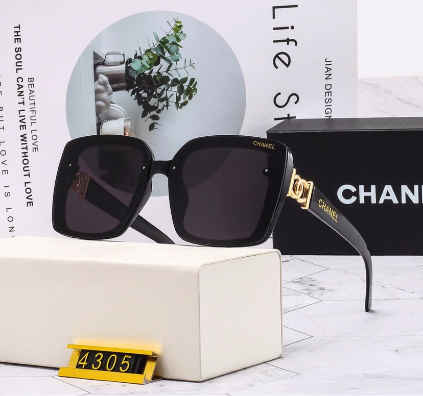 Woman Chanel sunglasses