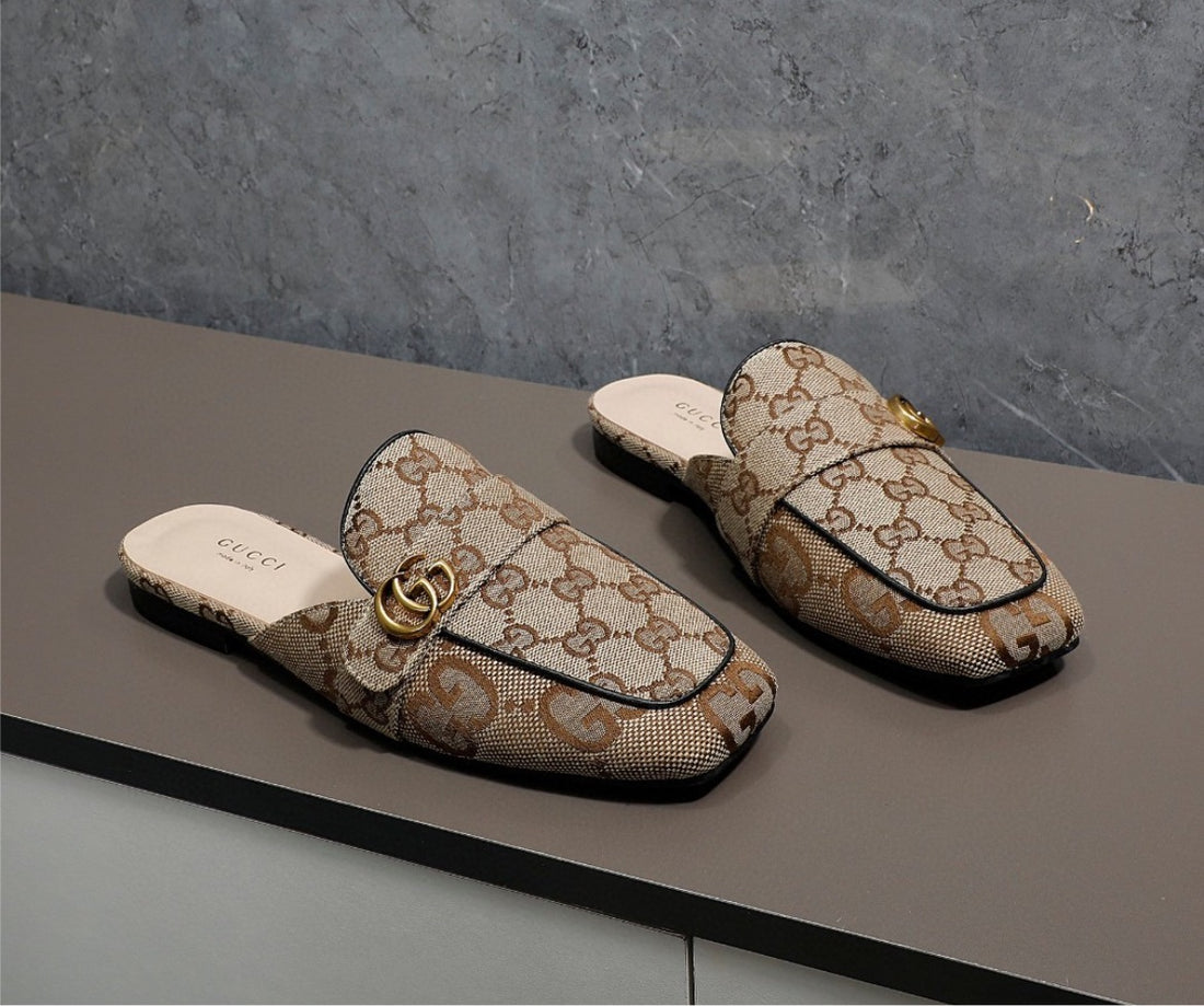 New woman Gucci slide in shoes