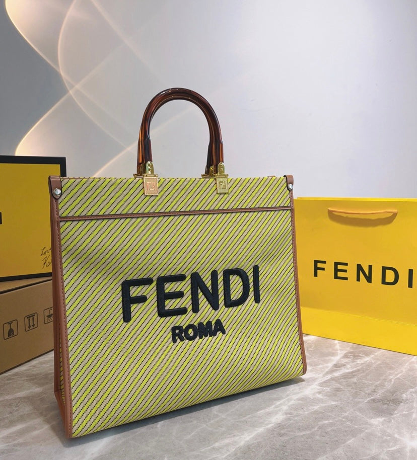 FENDI Ladies new Handbag
