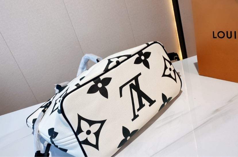 Black/white LV woman shoulder Bag