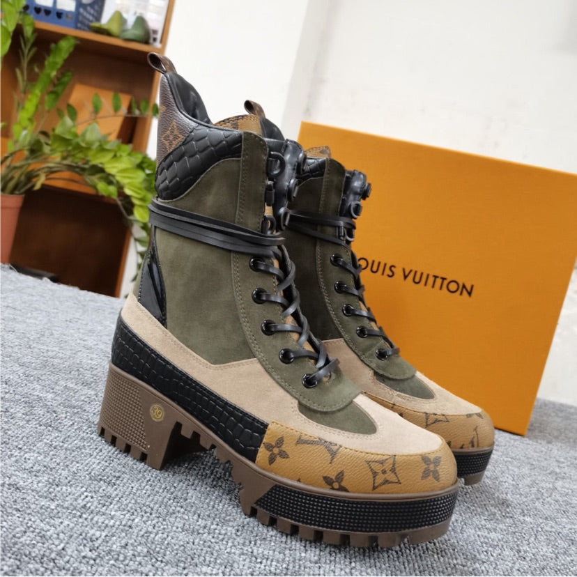 Mid size LV woman boots