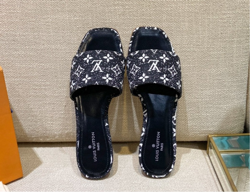 LV woman slide shoes