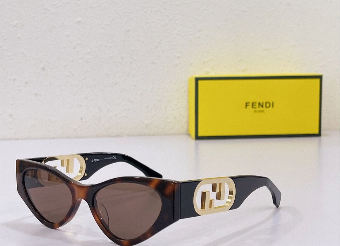 New Fendi woman sunglasses