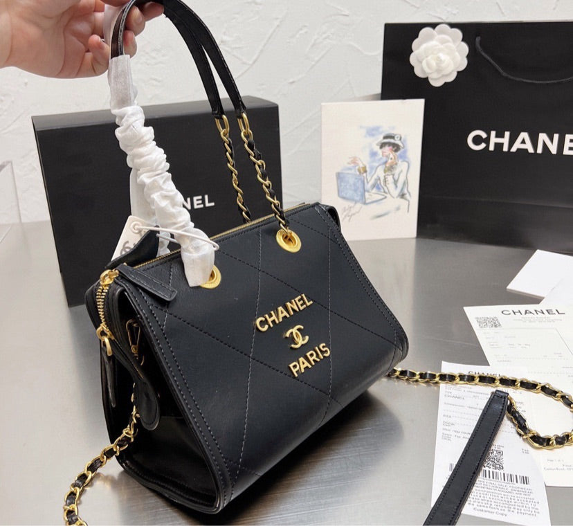 Chanel woman shoulder bag