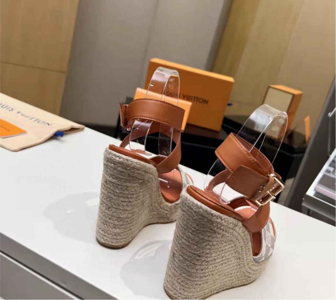 LV woman wedge