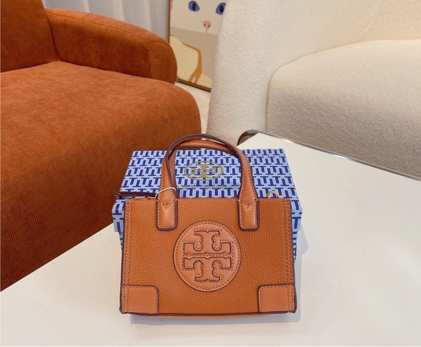 Woman Tory Burch small handbag