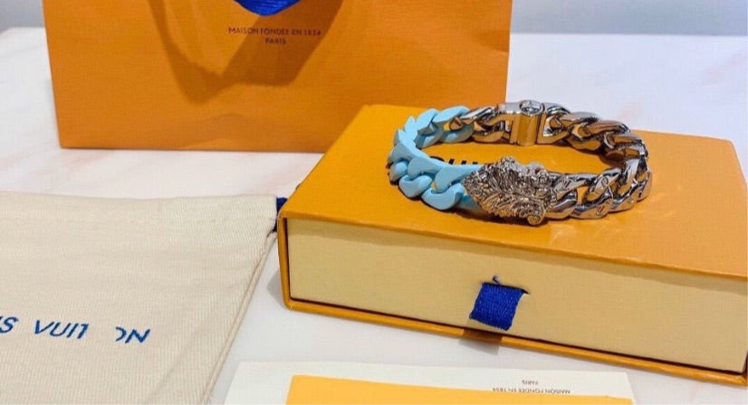 Woman LV jewelry