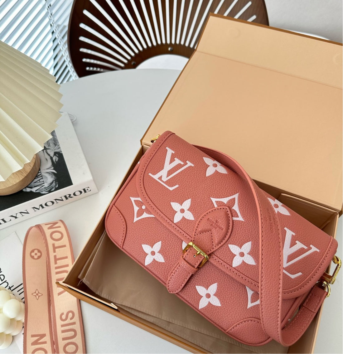 Woman leather new LV shoulder handbag