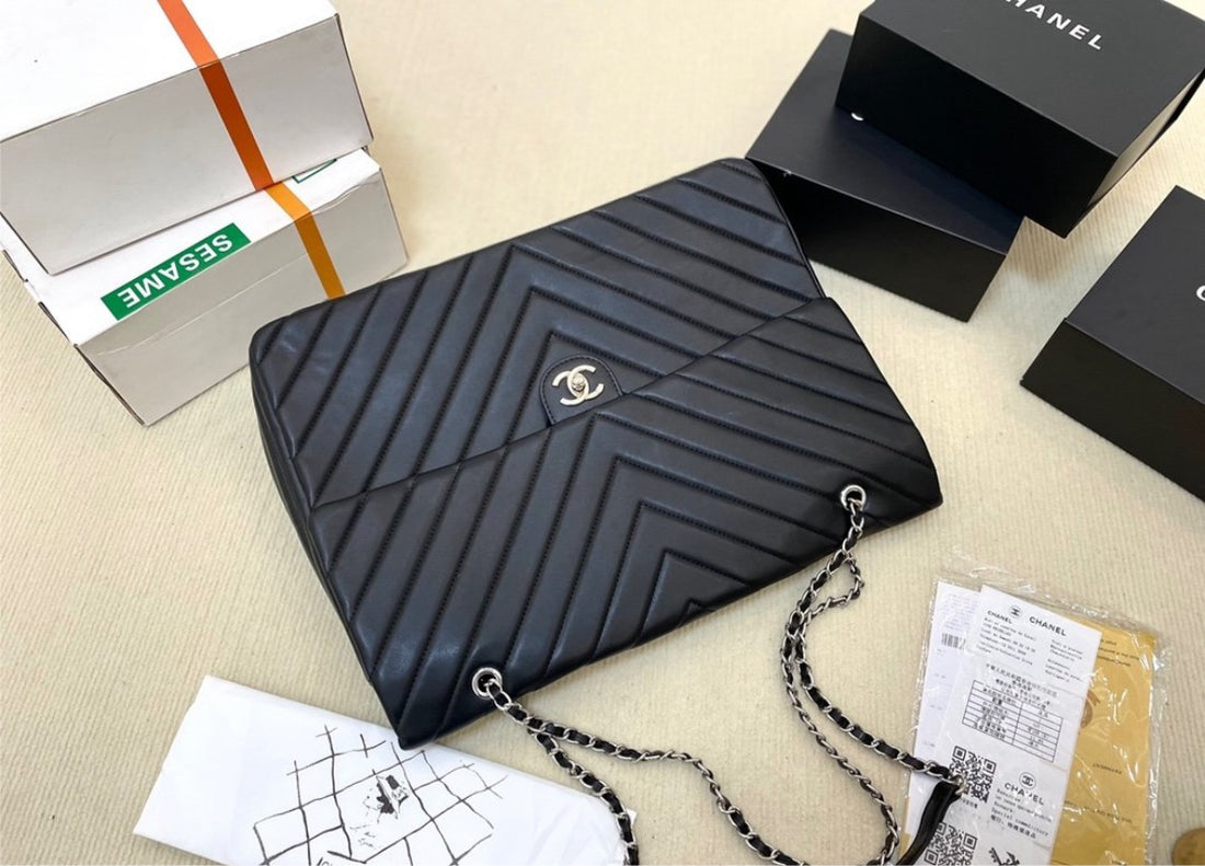 Chanel large woman shoulder bag