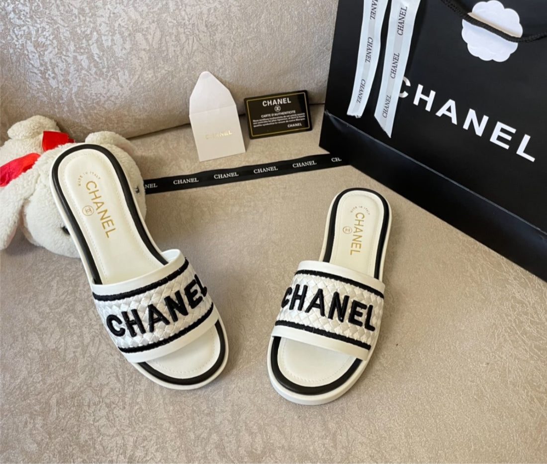 New Chanel woman sandal /slide
