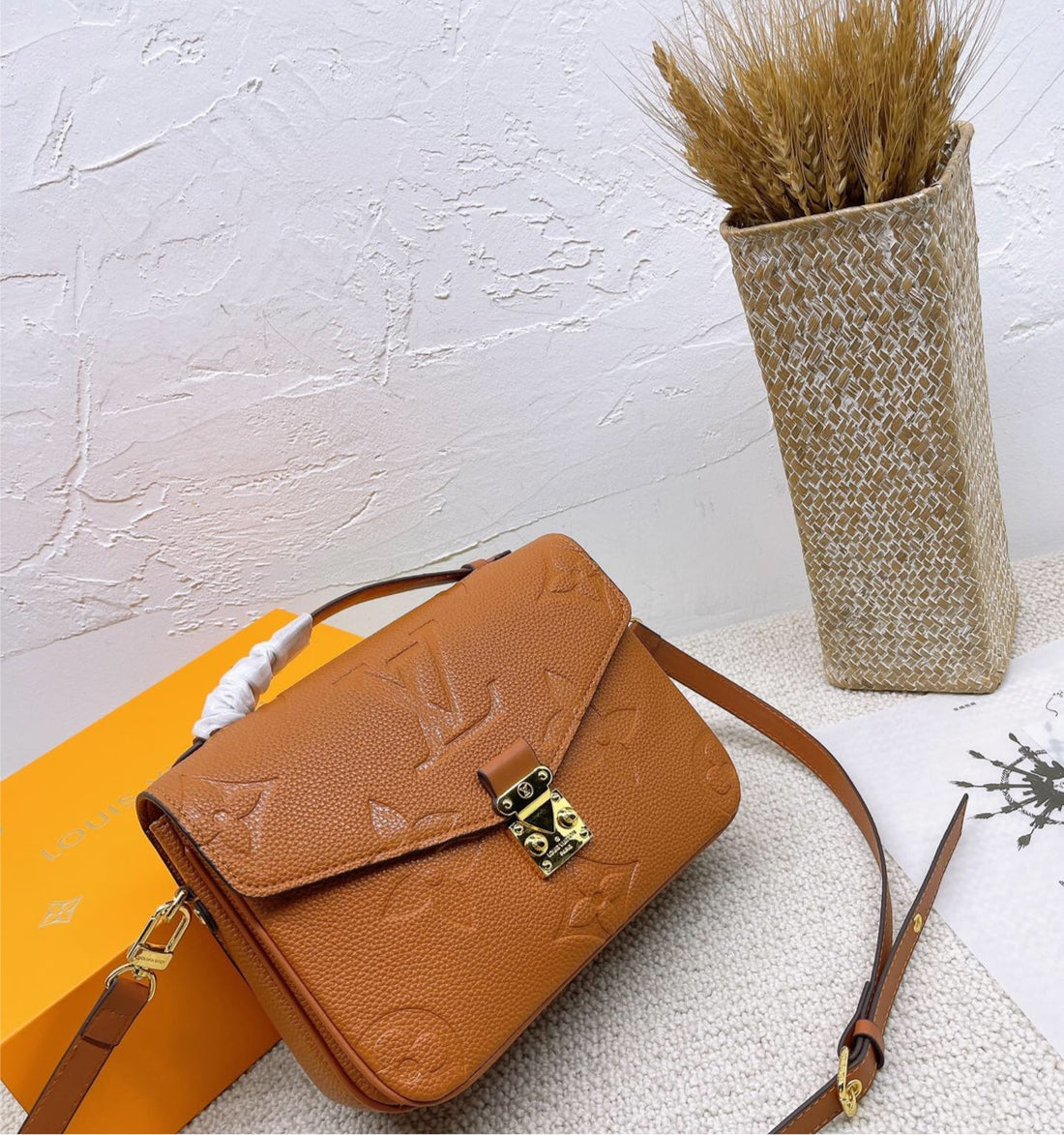 New LV woman shoulder handbag