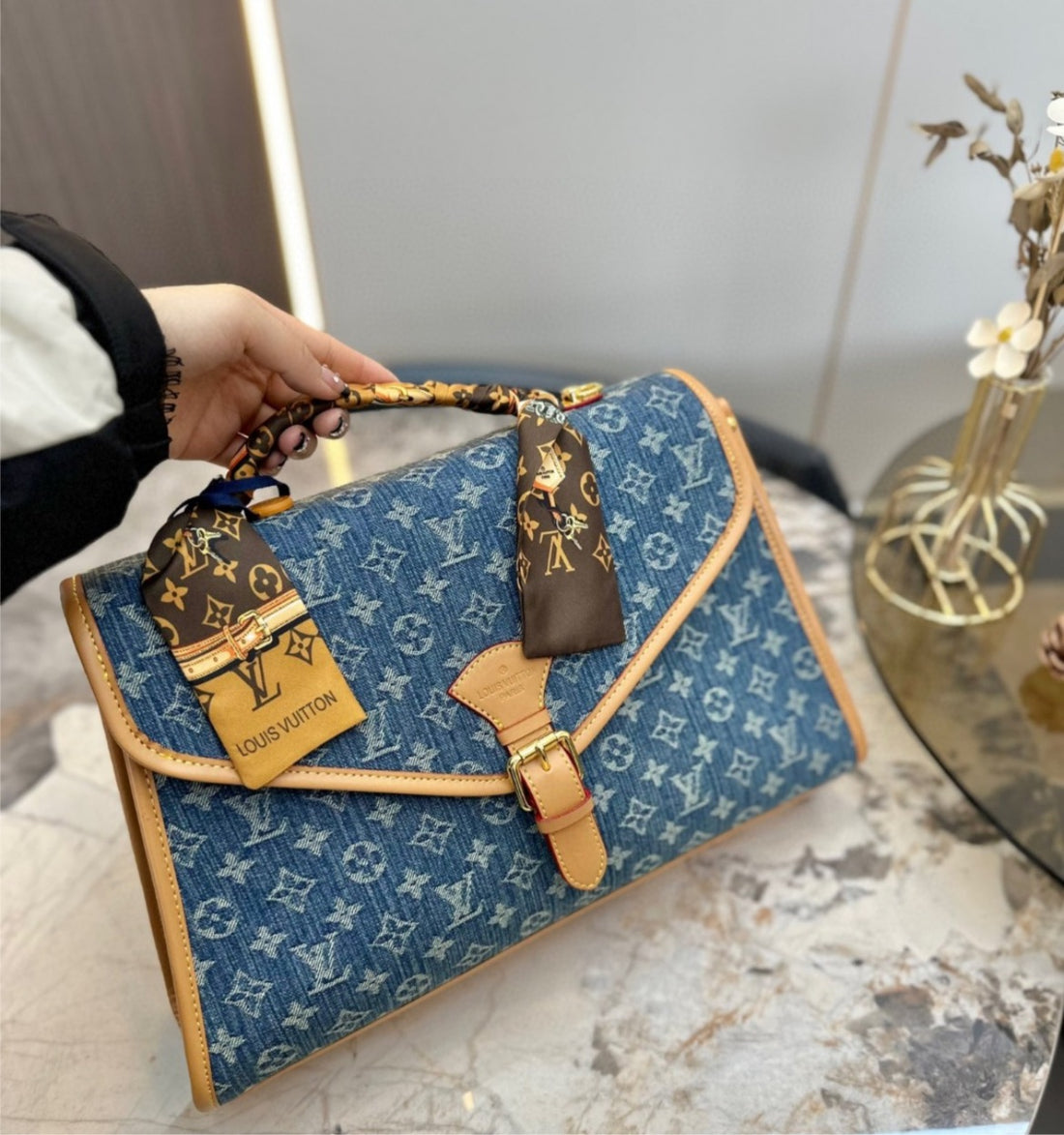 New Louis V woman shoulder handbag
