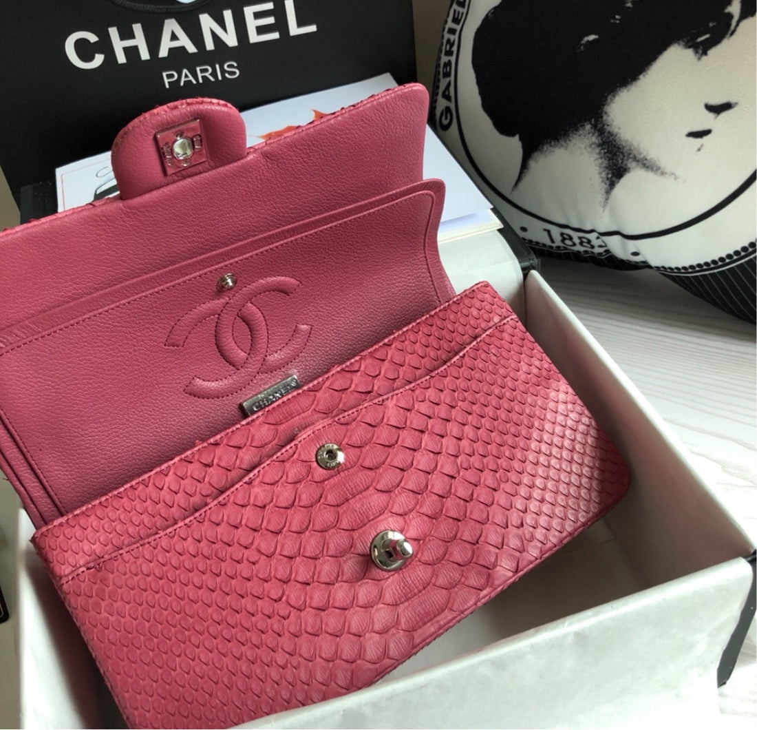 Pink Chanel woman shoulder handbag