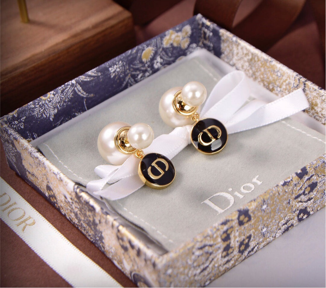 Dior woman earring