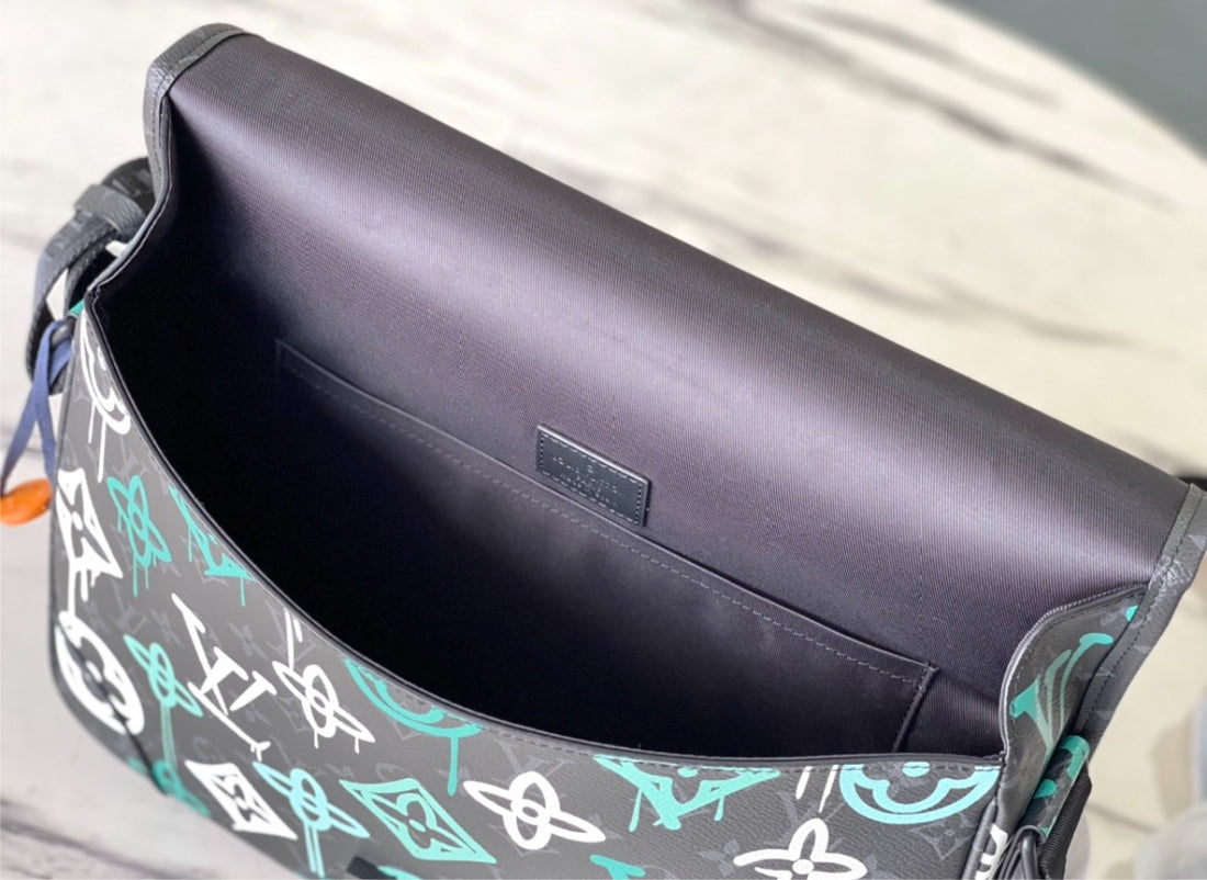 New woman shoulder LV bag
