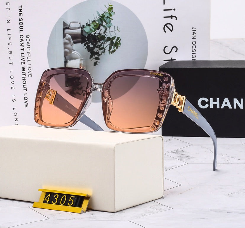 Woman Chanel sunglasses