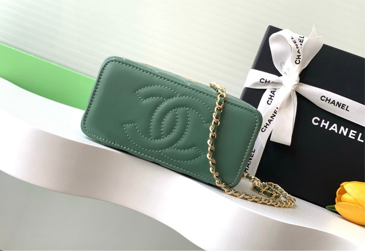 Leather green Chanel handbag