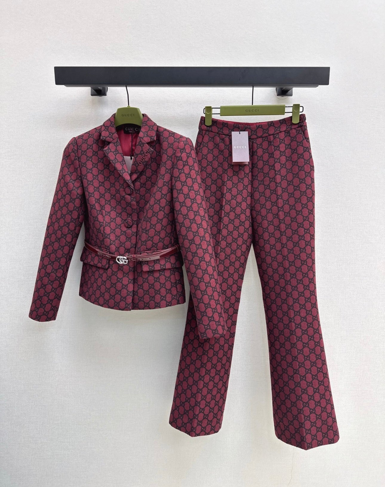 Woman Gucci suit 2 piece