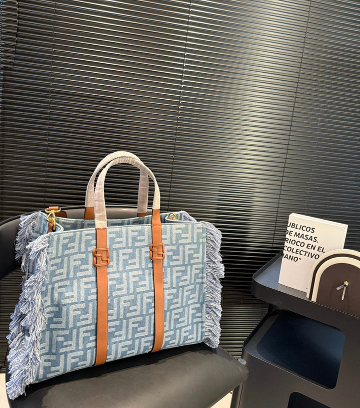 Large Fendi woman shoulder handbag