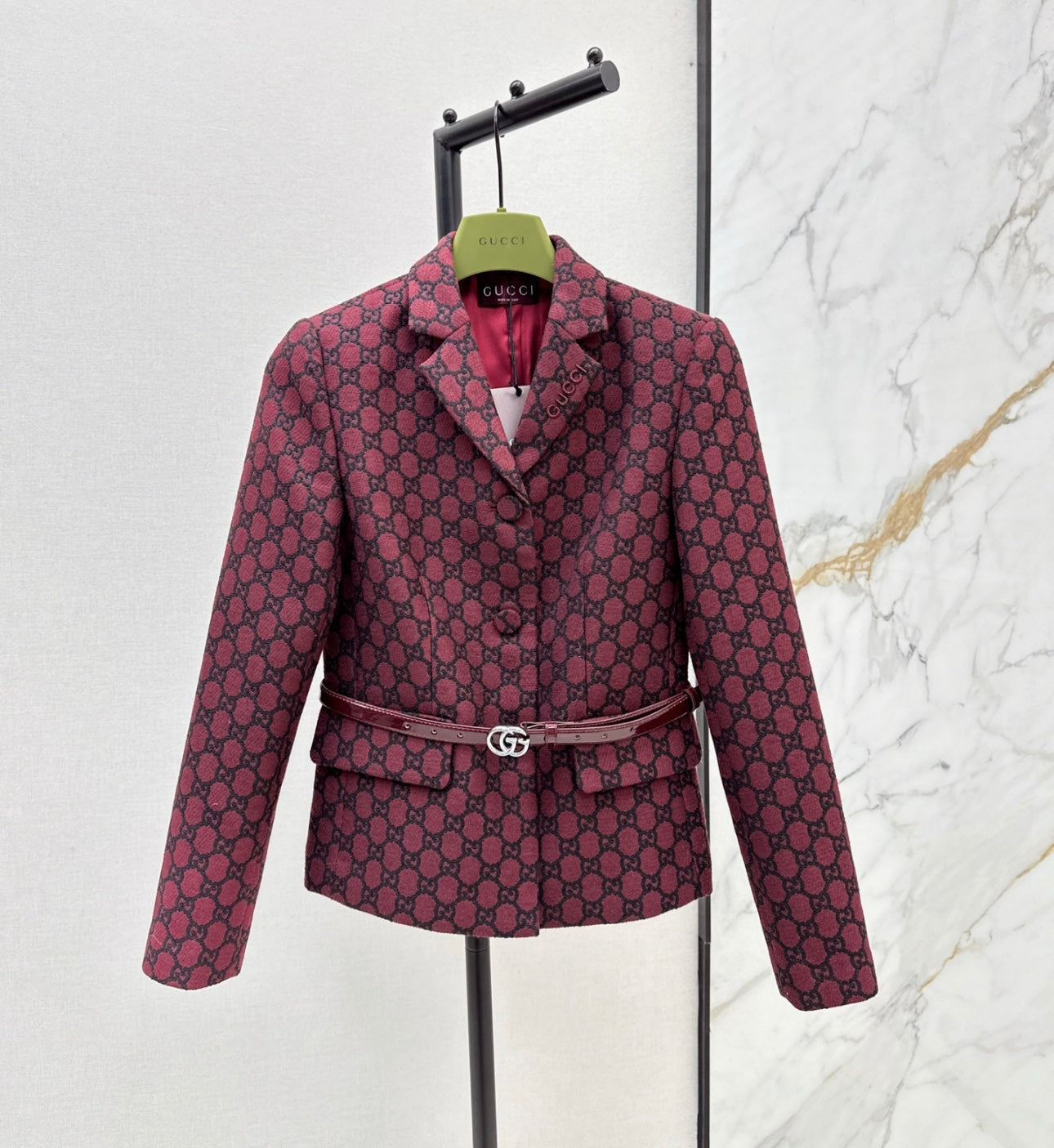 Woman Gucci suit 2 piece