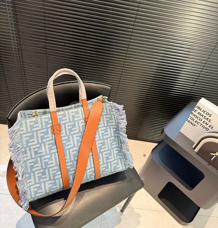 Large Fendi woman shoulder handbag