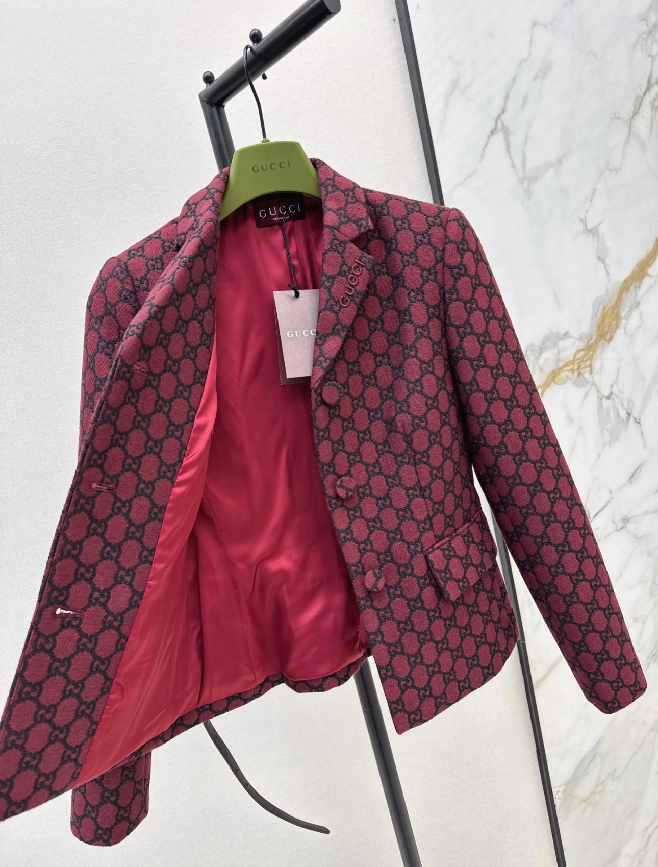 Woman Gucci suit 2 piece