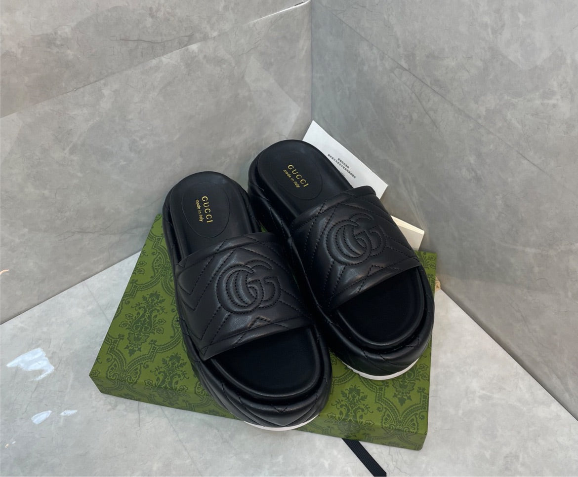 Soft leather Gucci slide sandal