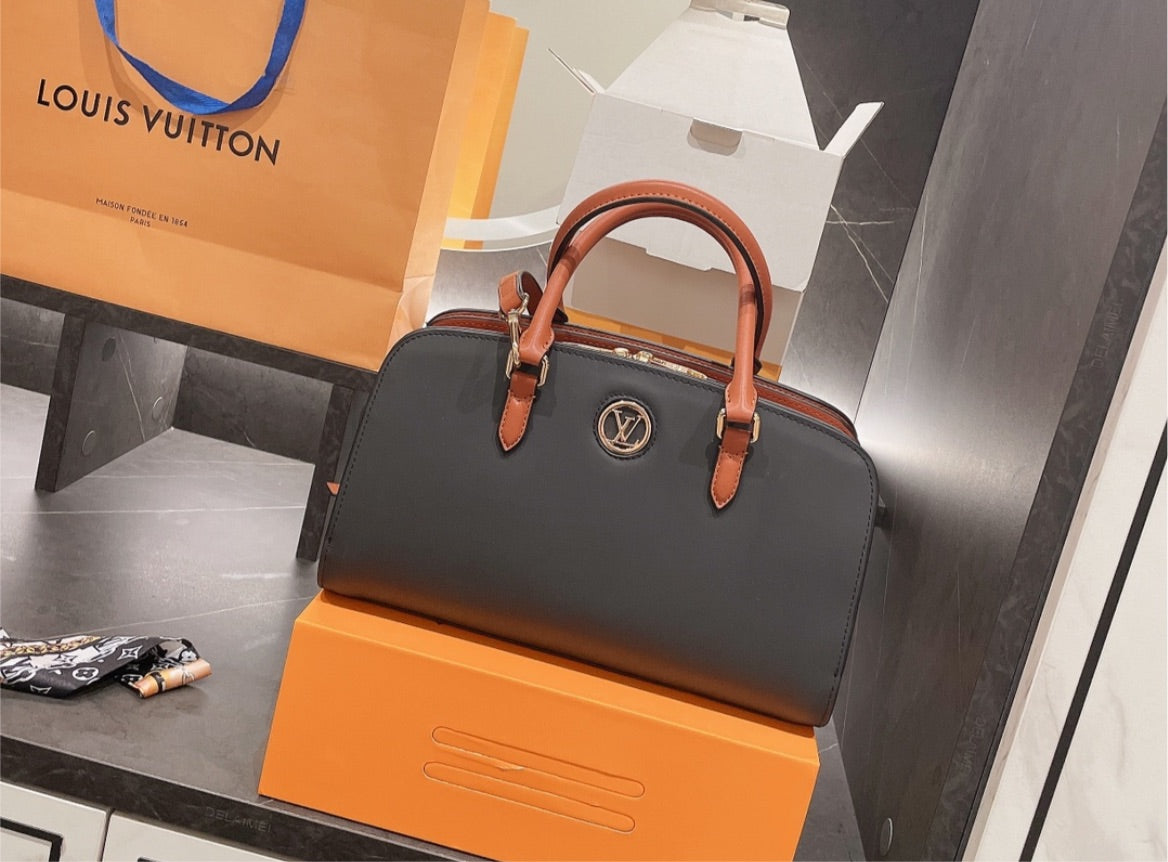 Classic LV woman shoulder handbag