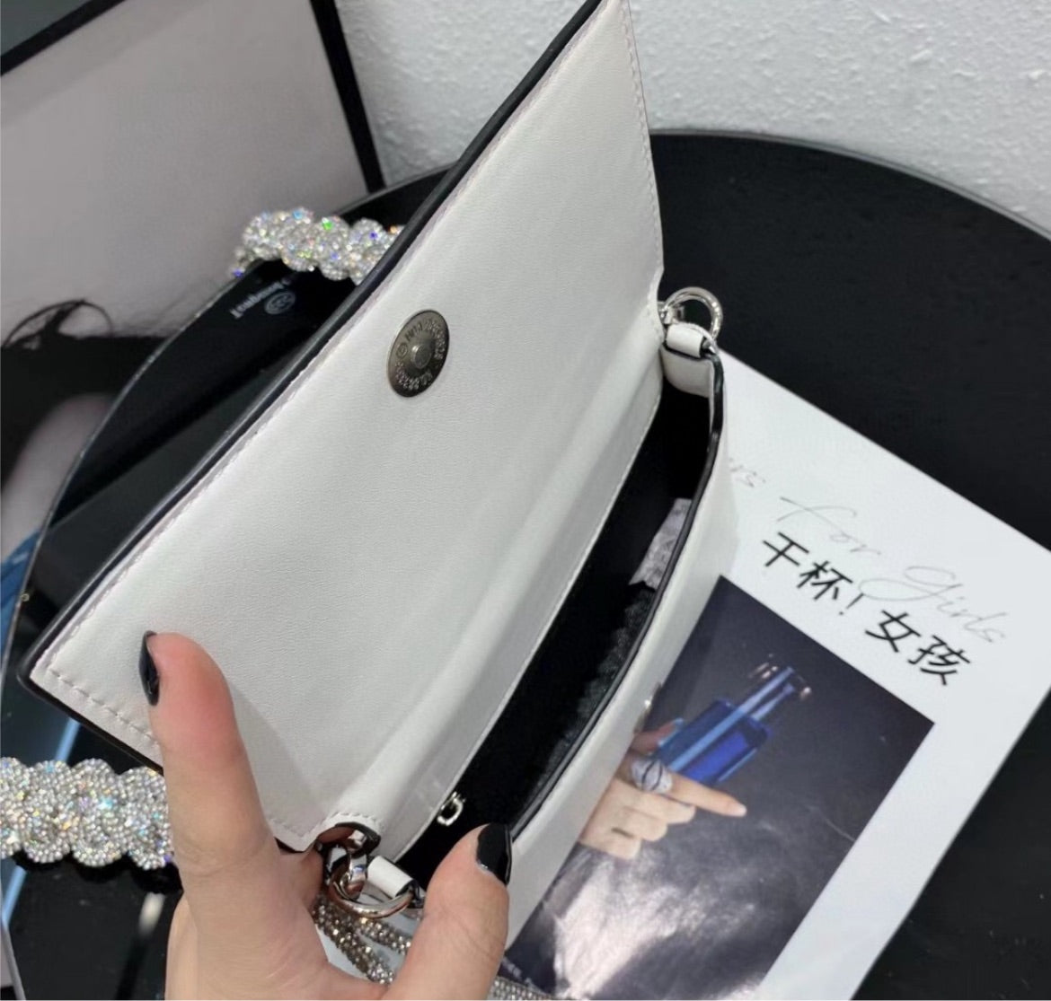Woman Dior shoulder handbag