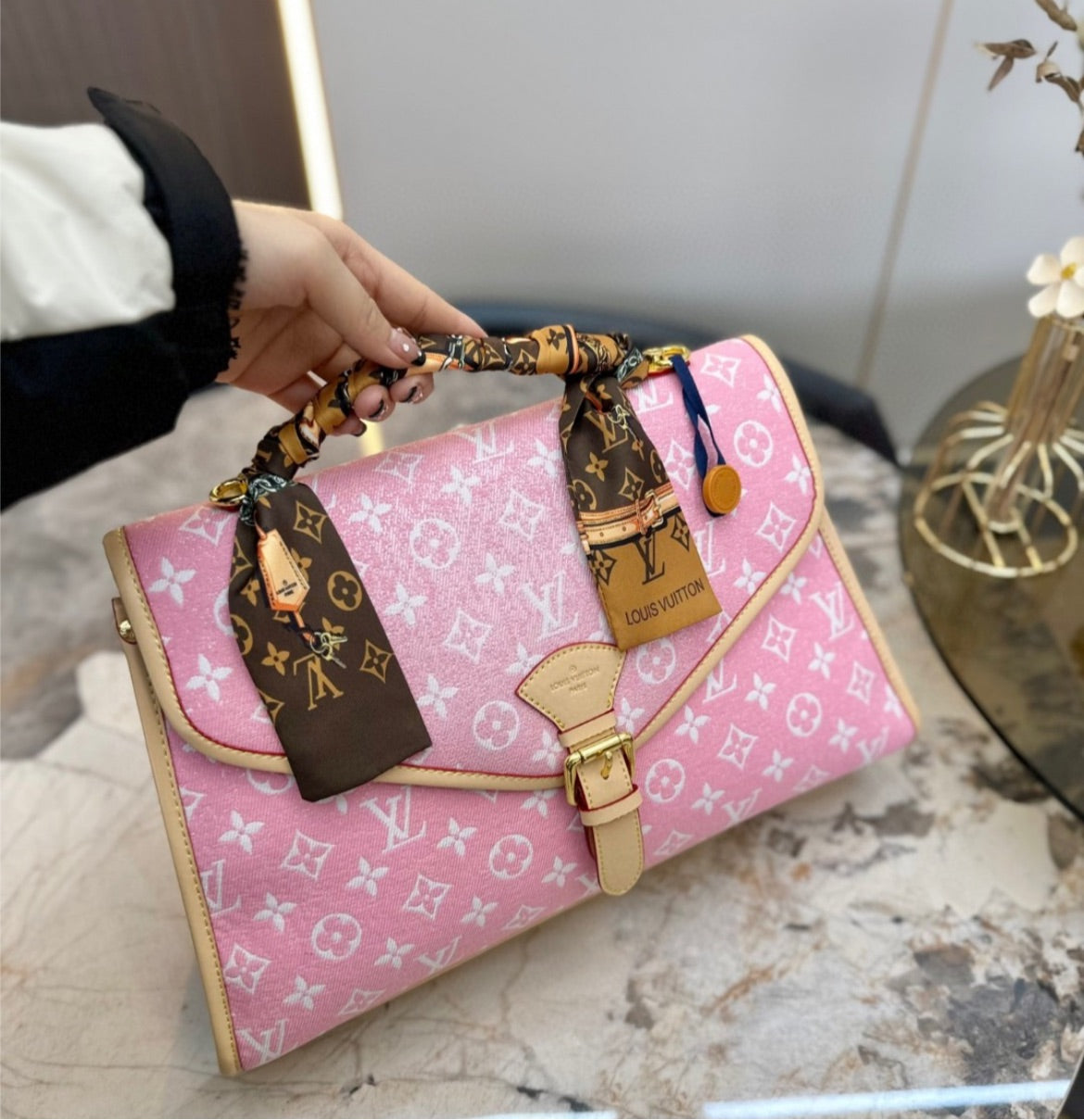 New Louis V woman shoulder handbag