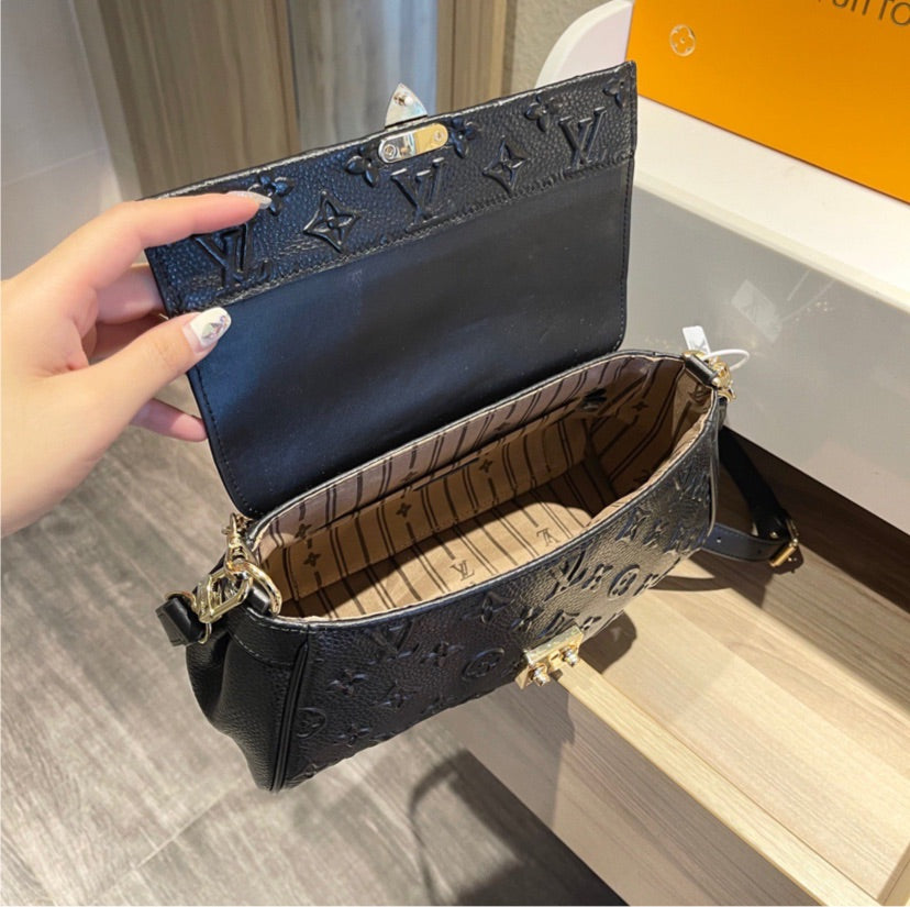 New LV a woman handbag