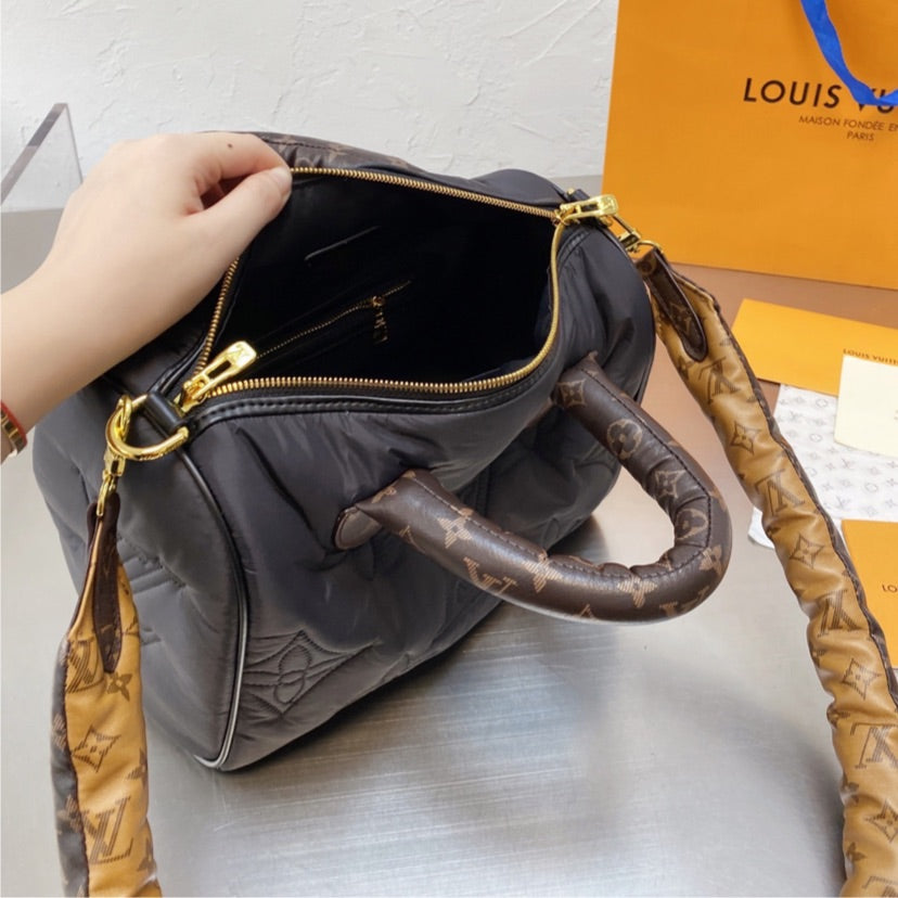 Woman LV handbag